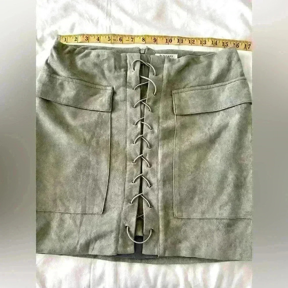 Runaway Faux Suede Jackie Mini Skirt Size 8 - Picture 7 of 15